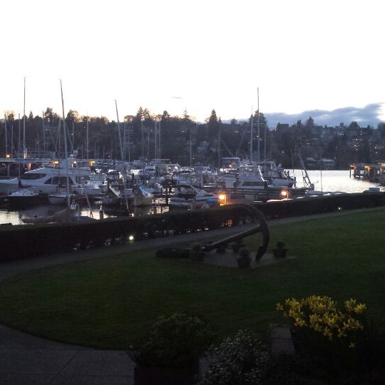 Foto scattata a Seattle Yacht Club da Dana C. il 3/22/2014