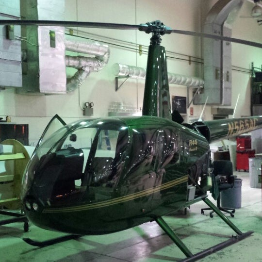 Foto tirada no(a) 702 Helicopter INC por Dana C. em 4/6/2014