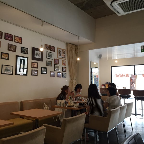 Foto scattata a cafe&amp;bar UNDERBAR da Skywalkerstyle il 6/7/2015