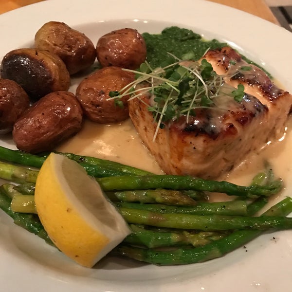 Foto scattata a Marica Restaurant da Tony M. il 8/20/2017
