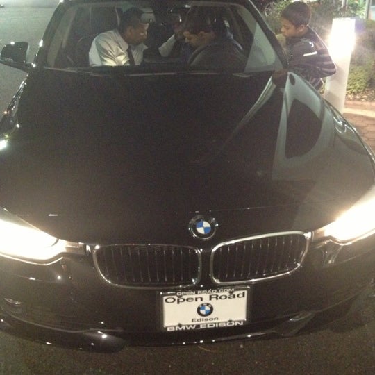 10/22/2012에 Mer प.님이 Open Road BMW of Edison에서 찍은 사진