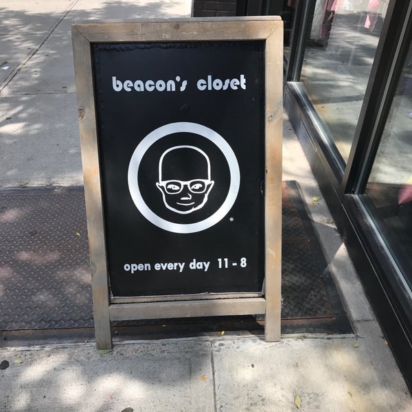 Foto diambil di Beacon&#39;s Closet oleh Didi A. pada 7/17/2017
