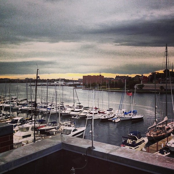 9/17/2013 tarihinde Filip M.ziyaretçi tarafından Residence Inn by Marriott Boston Harbor on Tudor Wharf'de çekilen fotoğraf