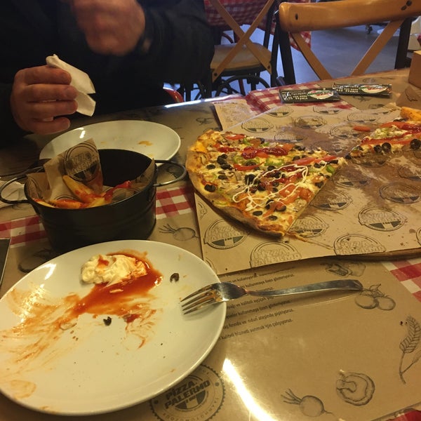 3/5/2022에 MuStAfA U.님이 Pizza Palermo 2 GO에서 찍은 사진