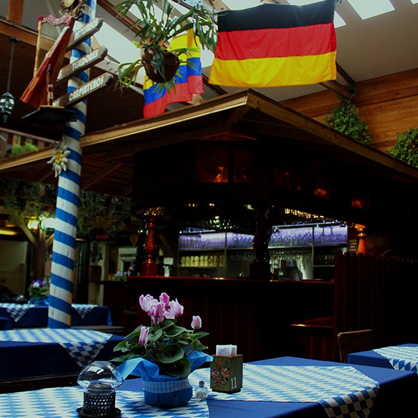 9/18/2015 tarihinde Restaurante Edelweissziyaretçi tarafından Restaurante Edelweiss'de çekilen fotoğraf