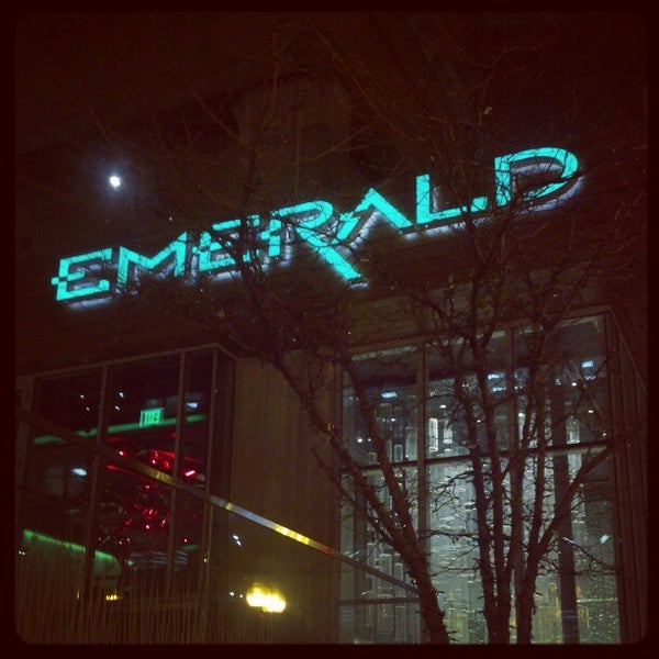 รูปภาพถ่ายที่ Emerald Lounge โดย Chad O. เมื่อ 2/14/2013