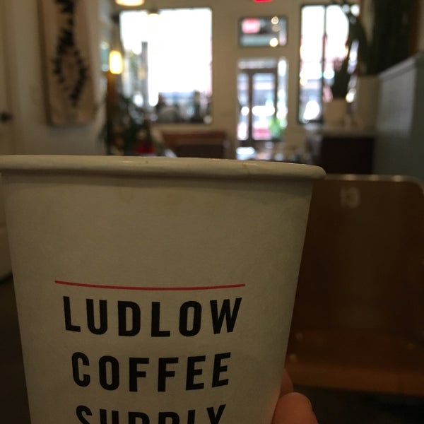Das Foto wurde bei Ludlow Coffee Supply von Yosuke H. am 3/28/2019 aufgenommen