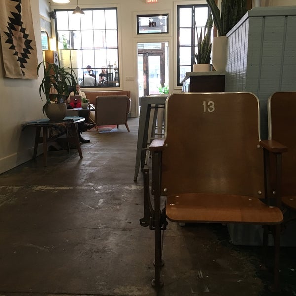 3/28/2019 tarihinde Yosuke H.ziyaretçi tarafından Ludlow Coffee Supply'de çekilen fotoğraf