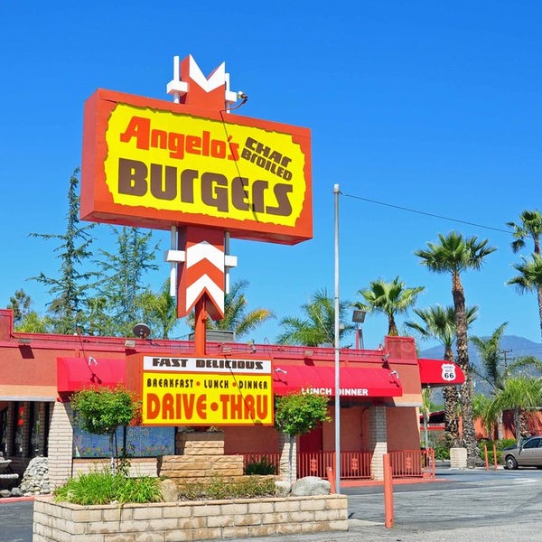 Foto diambil di Angelo&#39;s Burgers oleh Angelo&#39;s Burgers pada 9/18/2015