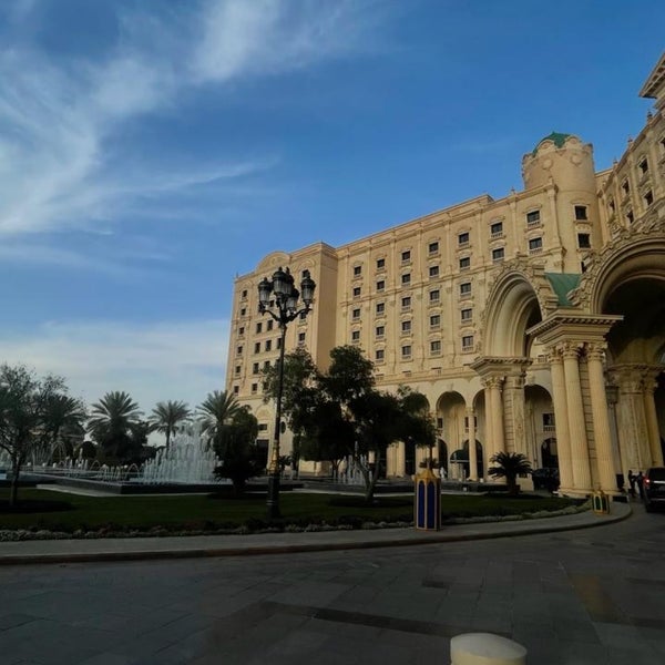 Foto diambil di The Ritz-Carlton, Riyadh oleh 🧁 .. pada 3/27/2024