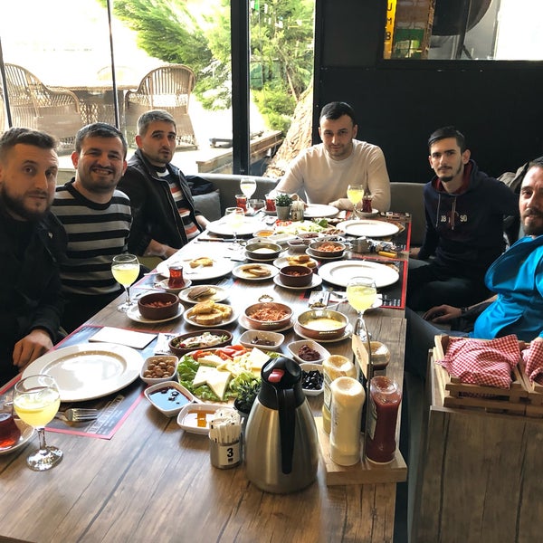 Das Foto wurde bei Stone Age Cafe &amp; Restaurant von Aytac Akduman ア. am 2/2/2019 aufgenommen