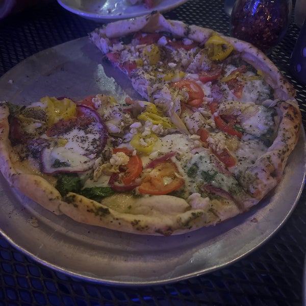 Foto diambil di Moonlight Pizza &amp; Brewpub oleh Lindsey W. pada 9/8/2023