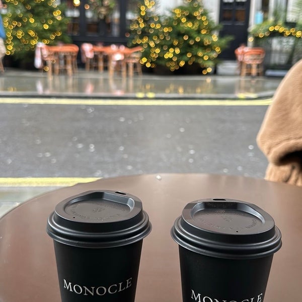 Foto tirada no(a) The Monocle Café por W. em 12/13/2023