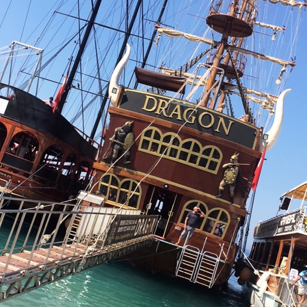รูปภาพถ่ายที่ Dragon Boat OluDeniz โดย Müzeyen เมื่อ 6/28/2017