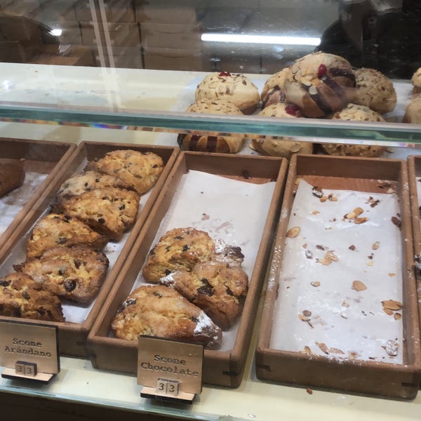 El pan de BreAd es delicioso, tienen la garantía que cualquiera te gustará ✨