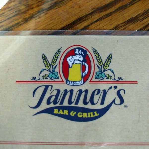 Foto tirada no(a) Tanner&#39;s Bar &amp; Grill por Jason B. em 8/2/2016
