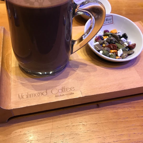 Foto diambil di Mahmood Coffee Kitchen &amp; Cake oleh 👑 GNY 👑 pada 12/22/2019
