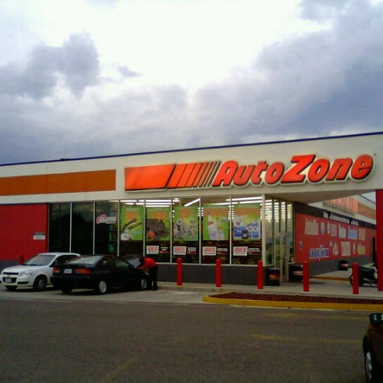 AutoZone Tienda de automóviles en Uriangato