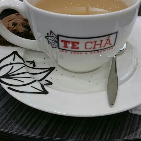Foto diambil di Te Chá Tea Shop oleh Dilay Ö. pada 8/24/2015