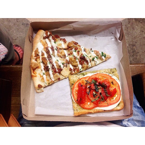Снимок сделан в Boardwalk Pizza пользователем Christine S. 6/13/2015