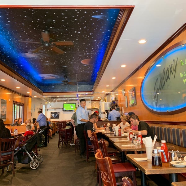 Foto tirada no(a) Galaxy Diner por Gee-Wey Y. em 8/18/2019