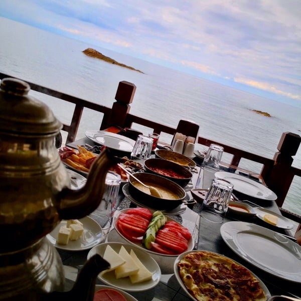 9/20/2018 tarihinde Seda B.ziyaretçi tarafından Medcezir Restaurant'de çekilen fotoğraf