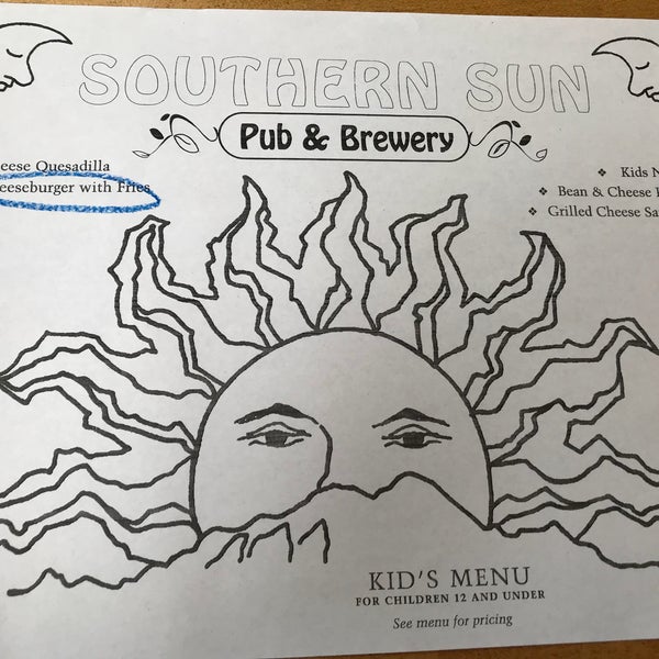 Foto tirada no(a) Southern Sun Pub &amp; Brewery por J. D. L. em 5/13/2018