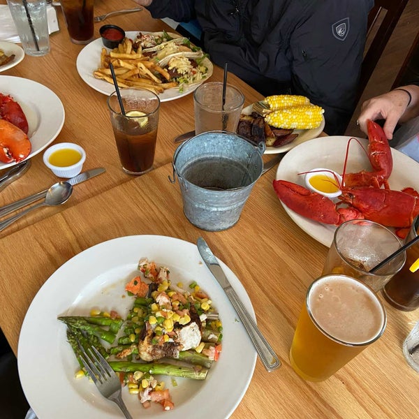 Das Foto wurde bei Westbrook Lobster Restaurant &amp; Bar von J. D. L. am 7/3/2021 aufgenommen