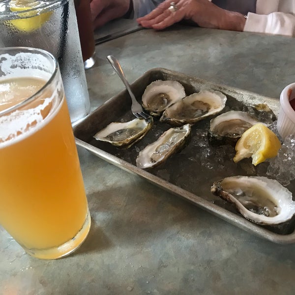 Das Foto wurde bei Westbrook Lobster Restaurant &amp; Bar von J. D. L. am 7/6/2018 aufgenommen