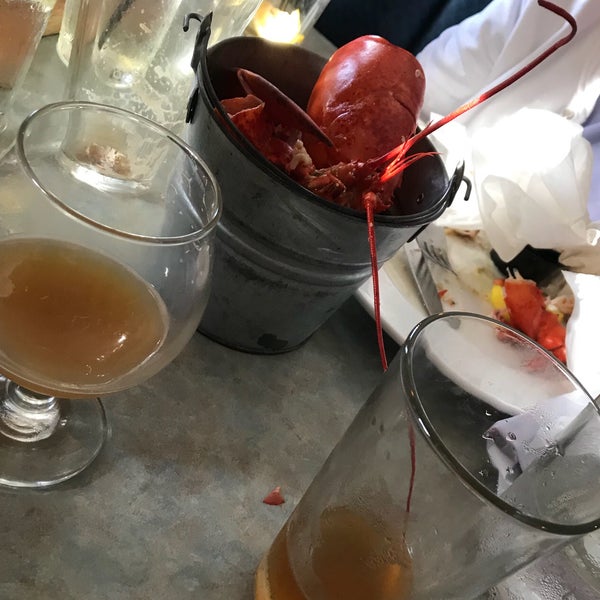 Das Foto wurde bei Westbrook Lobster Restaurant &amp; Bar von J. D. L. am 7/6/2018 aufgenommen