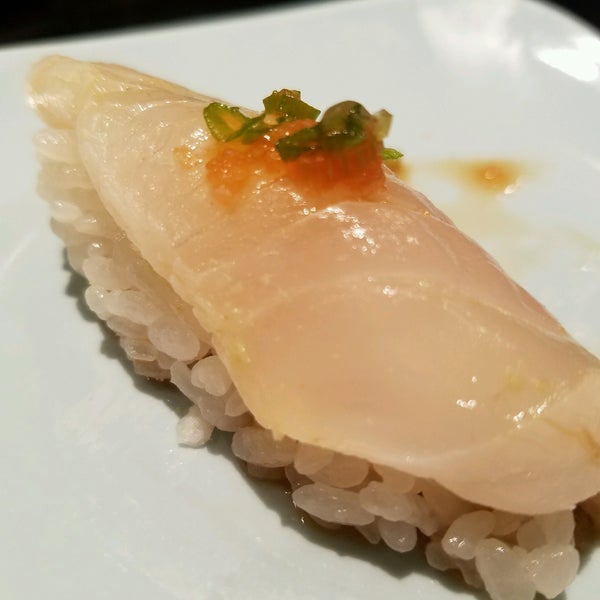 Foto scattata a Sushi Sake da Earl W. il 9/27/2016