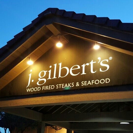 6/13/2016 tarihinde Earl W.ziyaretçi tarafından J. Gilbert&#39;s Wood-Fired Steaks &amp; Seafood'de çekilen fotoğraf