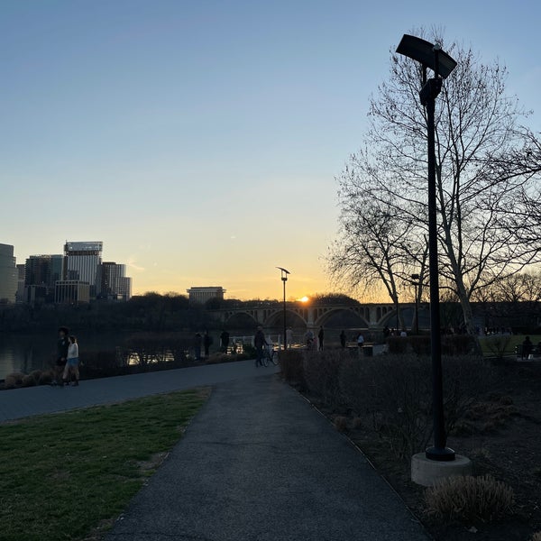 Photo taken at Georgetown Waterfront Park by نادين💜🌻 on 3/3/2024