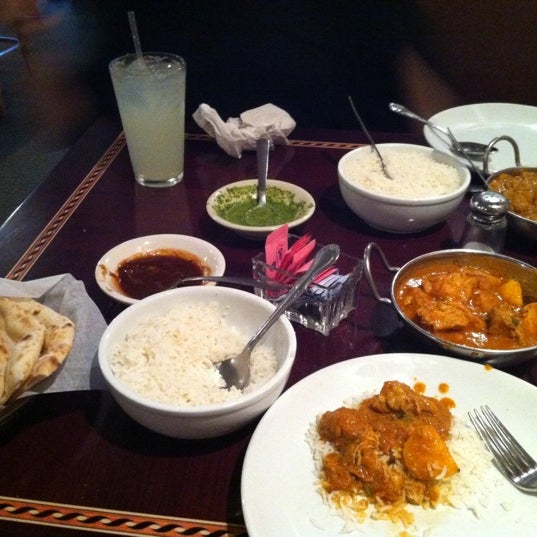 10/18/2012 tarihinde Sandy T.ziyaretçi tarafından Ahmed Indian Restaurant'de çekilen fotoğraf