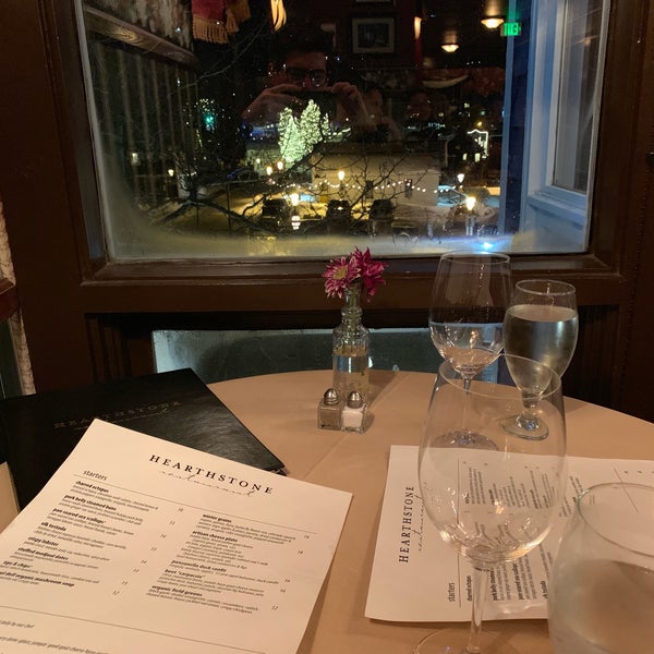 Das Foto wurde bei Hearthstone Restaurant von Eric B. am 1/27/2019 aufgenommen