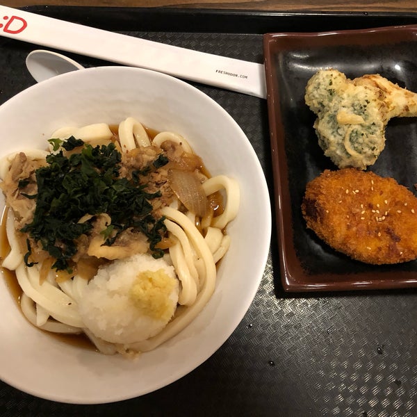 Photo taken at U:Don Fresh Japanese Noodle Station by Eric B. on 3/18/2018