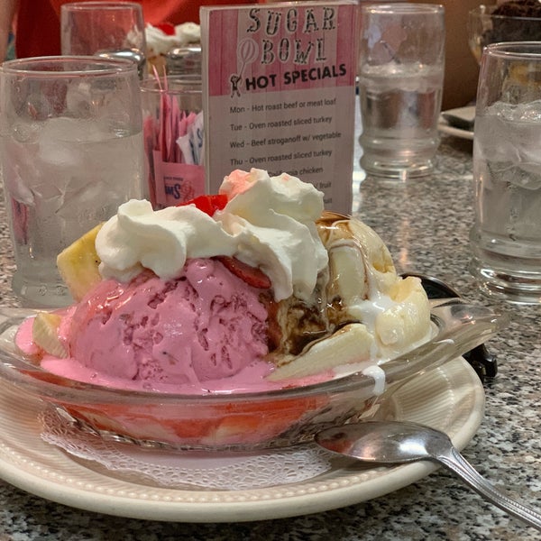 Photo taken at Sugar Bowl Ice Cream Parlor Restaurant by Eric B. on 6/11/2019