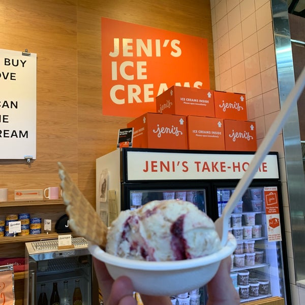 Снимок сделан в Jeni&#39;s Splendid Ice Creams пользователем Eric B. 3/16/2019