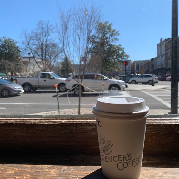 รูปภาพถ่ายที่ Spencer&#39;s Coffee โดย Eric B. เมื่อ 2/29/2020