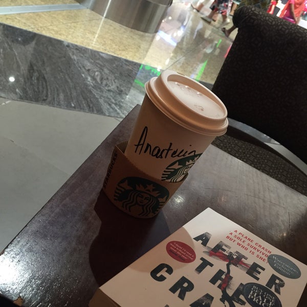 รูปภาพถ่ายที่ Starbucks โดย Anastasia   เมื่อ 10/16/2015