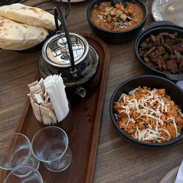 Foto diambil di Dhifa Resturant oleh Sarah pada 11/27/2023