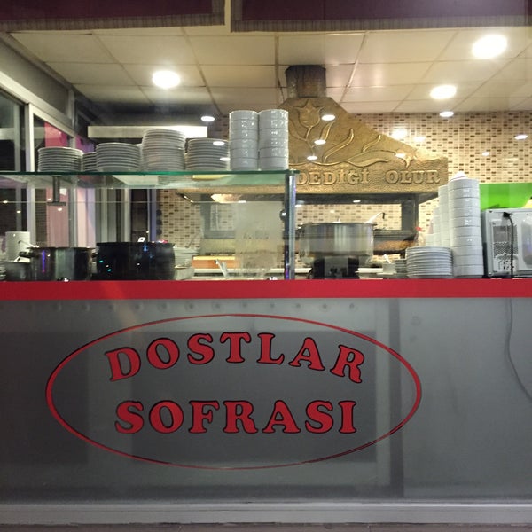 รูปภาพถ่ายที่ Dostlar Sofrası โดย Ömer K. เมื่อ 9/20/2015