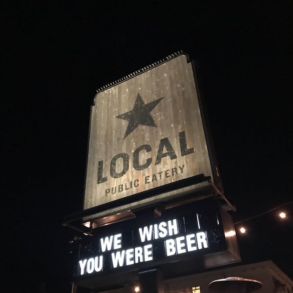 Das Foto wurde bei Local Kitsilano von Teodor M. am 5/26/2017 aufgenommen