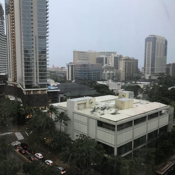 รูปภาพถ่ายที่ Holiday Inn Express Honolulu-Waikiki โดย Michelle M. เมื่อ 2/19/2018