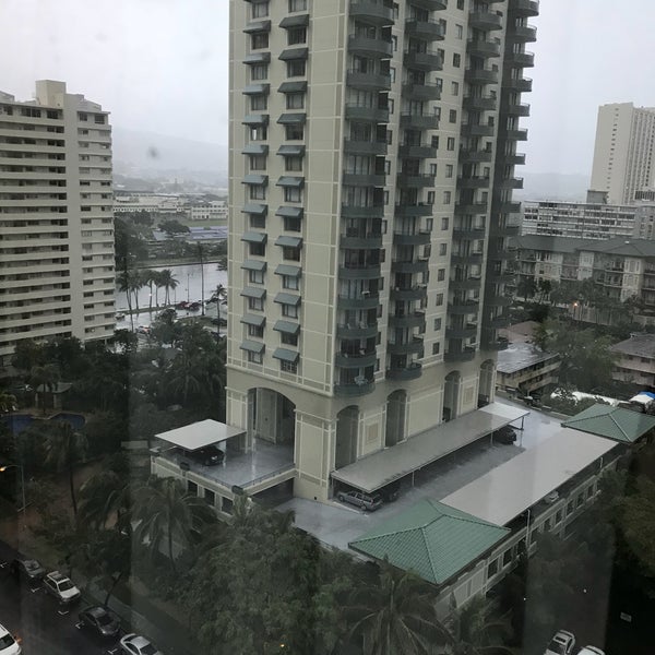 รูปภาพถ่ายที่ Holiday Inn Express Honolulu-Waikiki โดย Michelle M. เมื่อ 2/19/2018