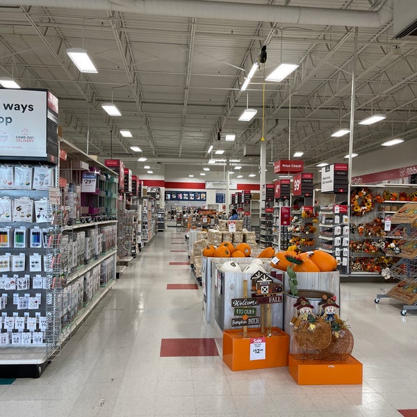 Michaels Arts and Crafts Store, Posner Park, near Haines City, Central Florida, USA Stock Photo - Alamy