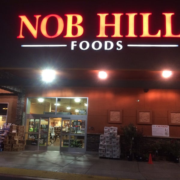 6/20/2016 tarihinde Gordon G.ziyaretçi tarafından Nob Hill Foods'de çekilen fotoğraf