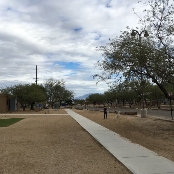 Brandi Fenton Dog Park 2 tips from 194 visitors