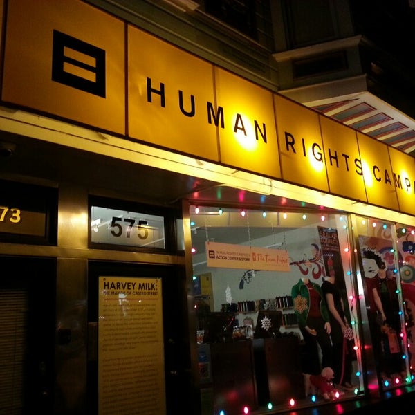 Снимок сделан в Human Rights Campaign (HRC) Store пользователем Jay G. 12/11/2013