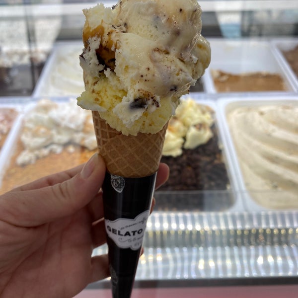 Gelato Show Ice Cream & Coffee Bar Dessert Shop in Jounieh